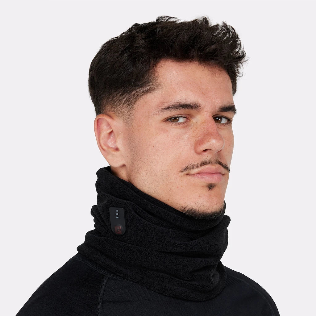 Tour de cou chauffant noir porté