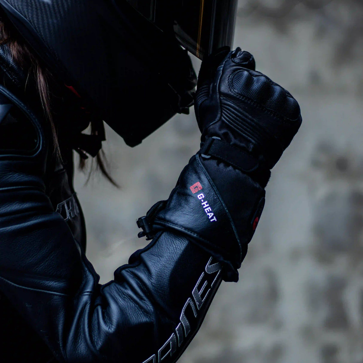 Gants chauffants moto ALLROADS+ porté