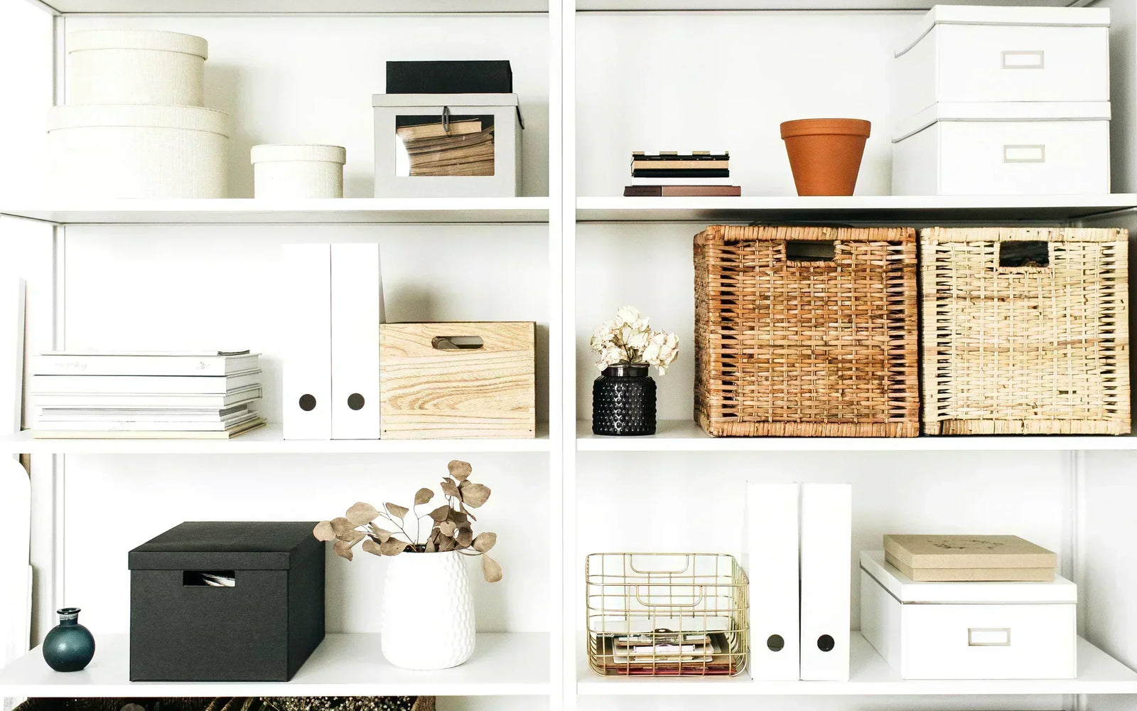 Où et comment ranger ses plaids dans le salon